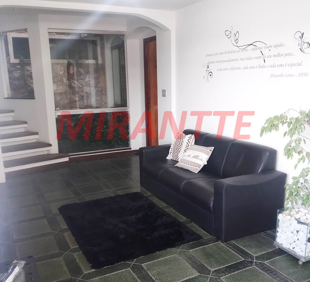 Comercial de 227m² em Água Fria