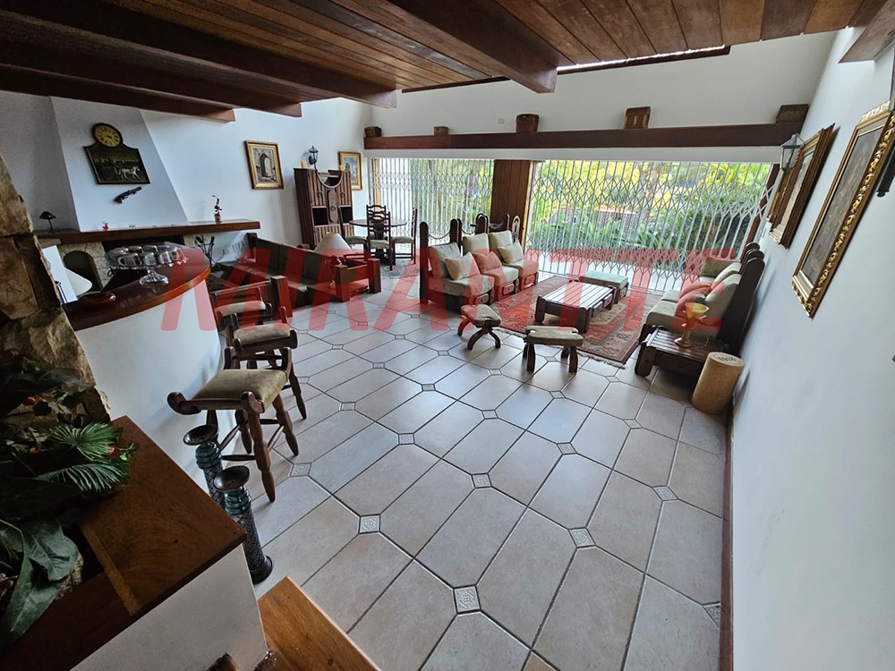 Sobrado de 477m² com 4 quartos em Horto Florestal