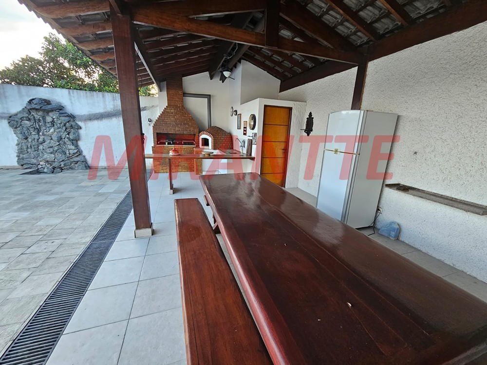 Sobrado de 477m² com 4 quartos em Horto Florestal