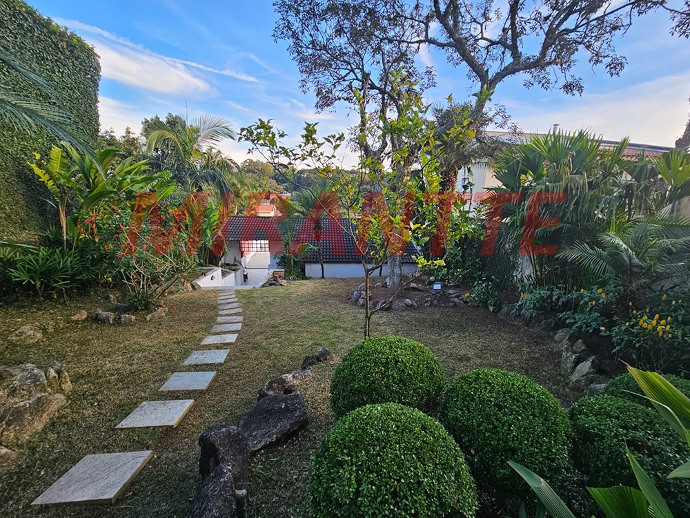 Sobrado de 477m² com 4 quartos em Horto Florestal