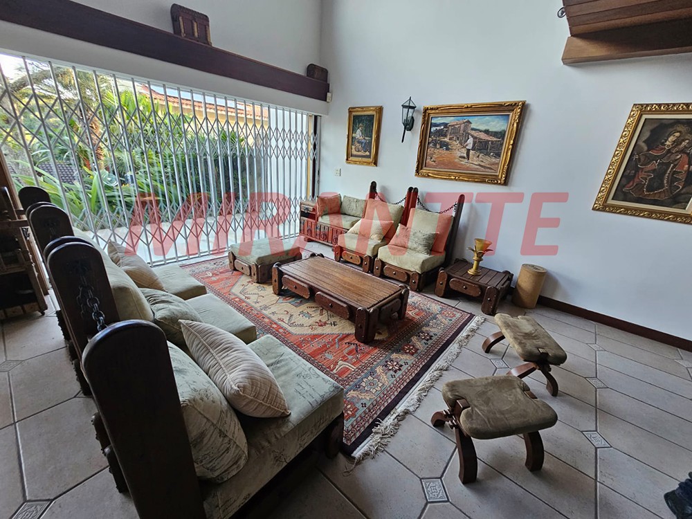 Sobrado de 477m² com 4 quartos em Horto Florestal