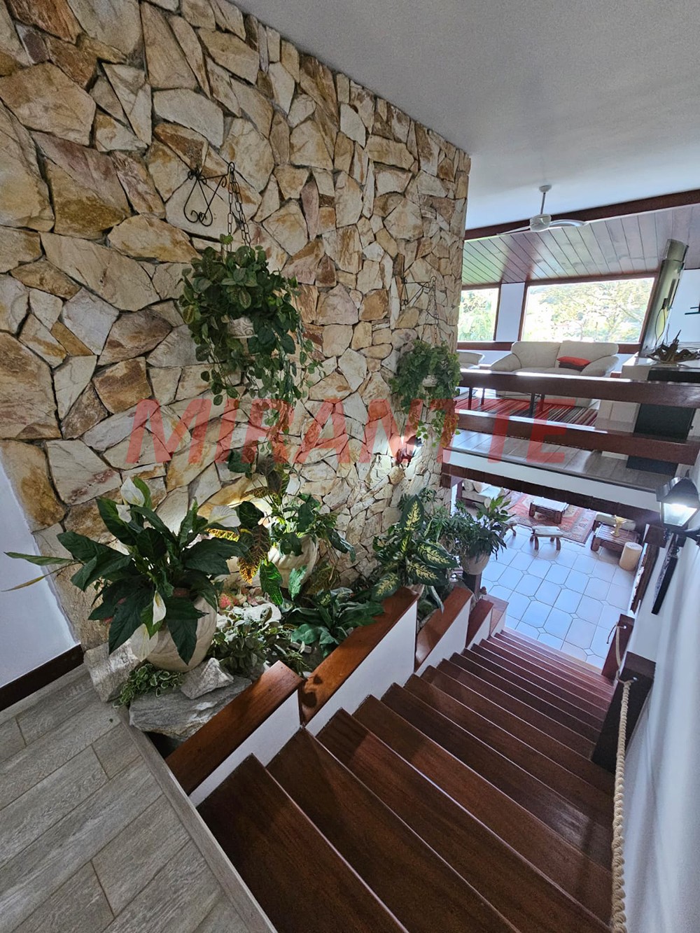 Sobrado de 477m² com 4 quartos em Horto Florestal