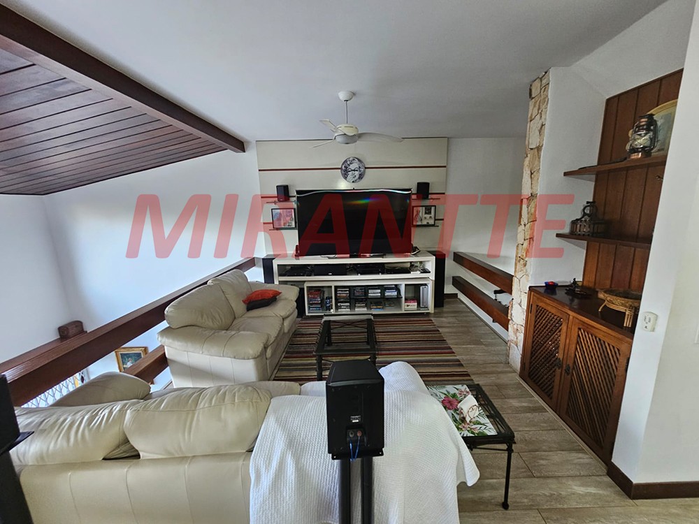 Sobrado de 477m² com 4 quartos em Horto Florestal