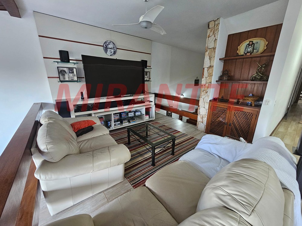 Sobrado de 477m² com 4 quartos em Horto Florestal