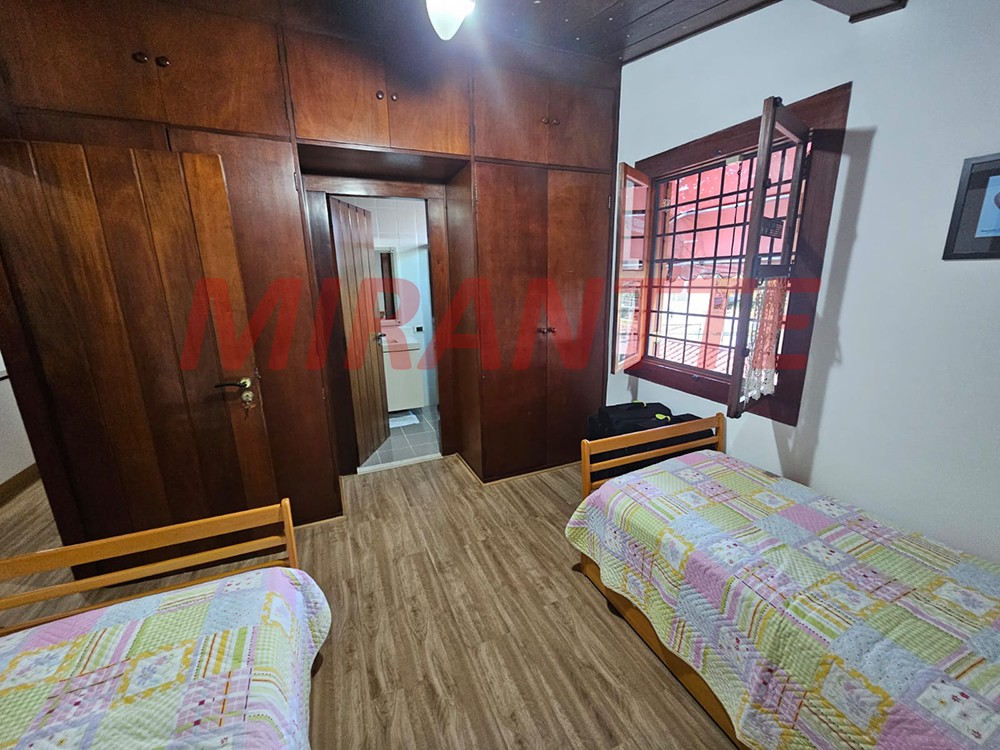 Sobrado de 477m² com 4 quartos em Horto Florestal