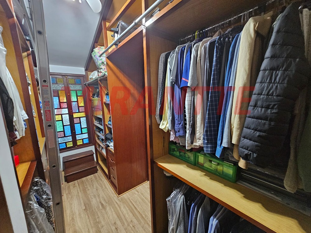Sobrado de 477m² com 4 quartos em Horto Florestal
