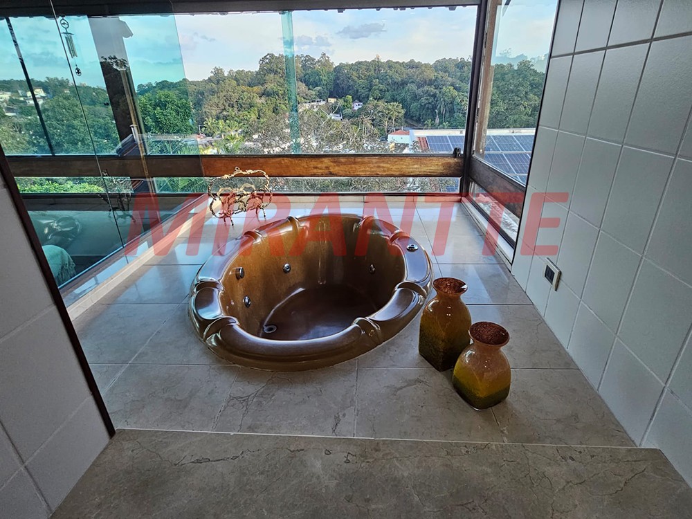 Sobrado de 477m² com 4 quartos em Horto Florestal