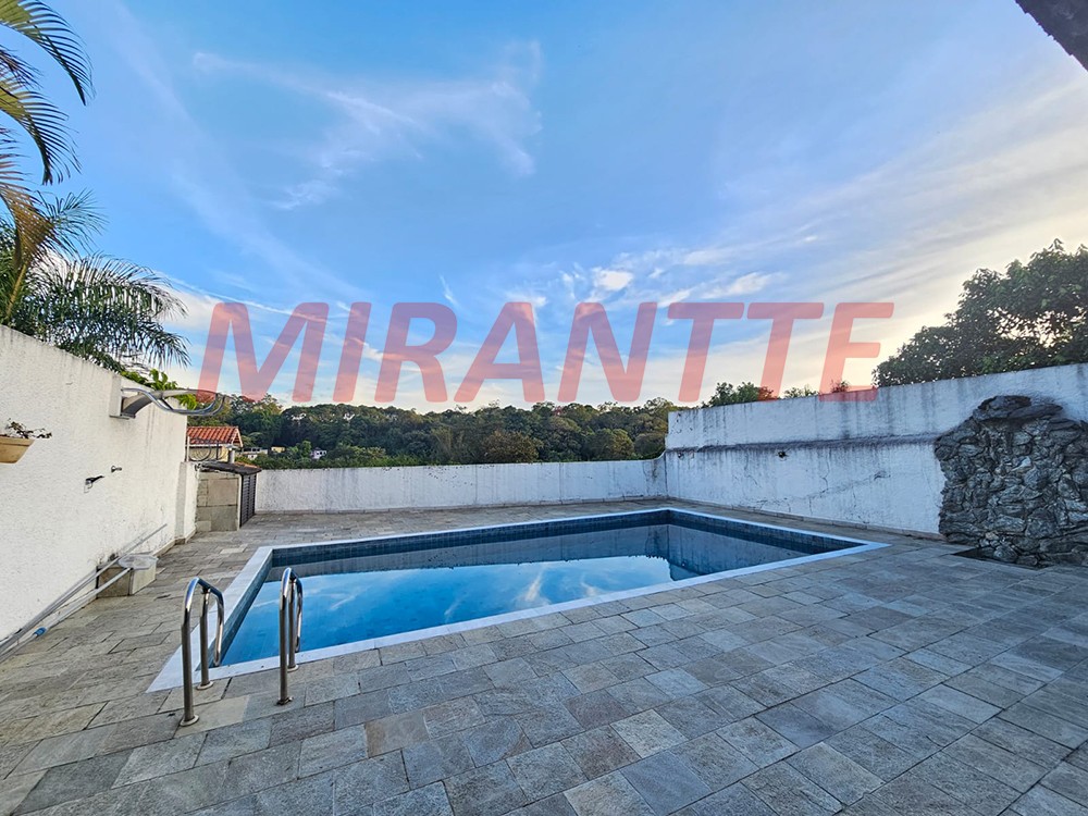 Sobrado de 477m² com 4 quartos em Horto Florestal