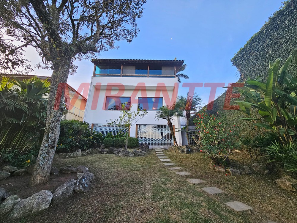 Sobrado de 477m² com 4 quartos em Horto Florestal