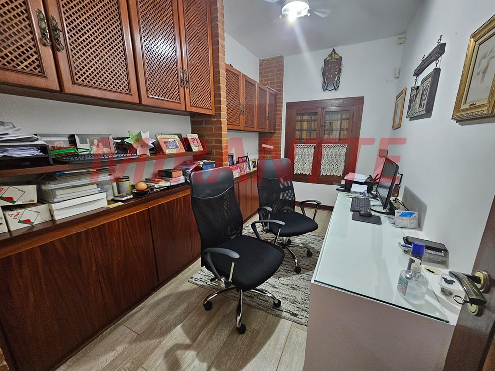 Sobrado de 477m² com 4 quartos em Horto Florestal