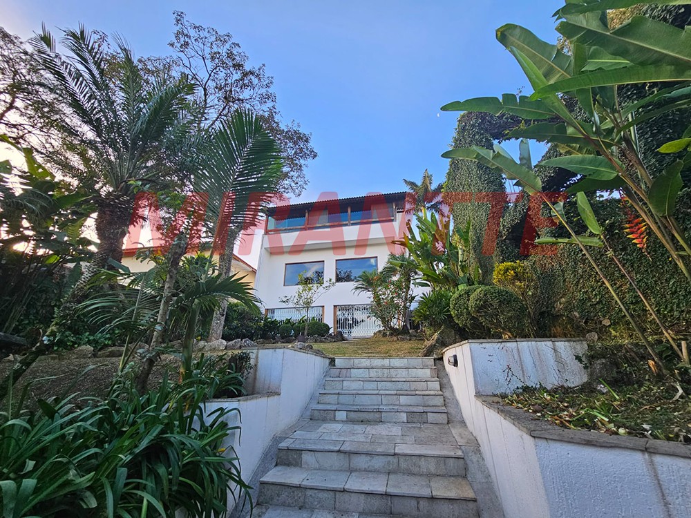 Sobrado de 477m² com 4 quartos em Horto Florestal