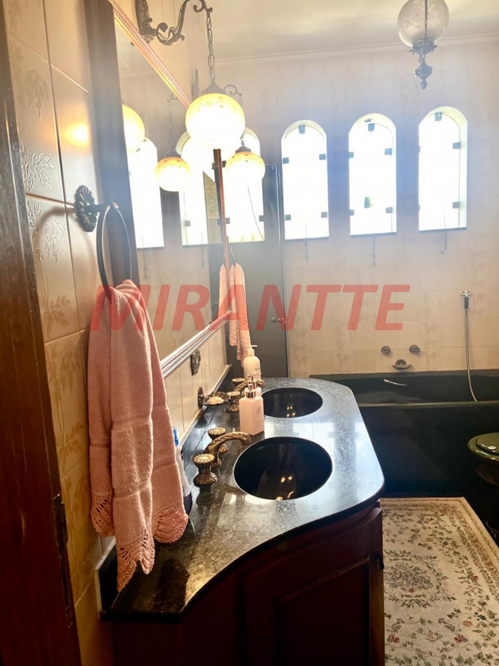 Sobrado de 470m² com 4 quartos em Jardim São Bento