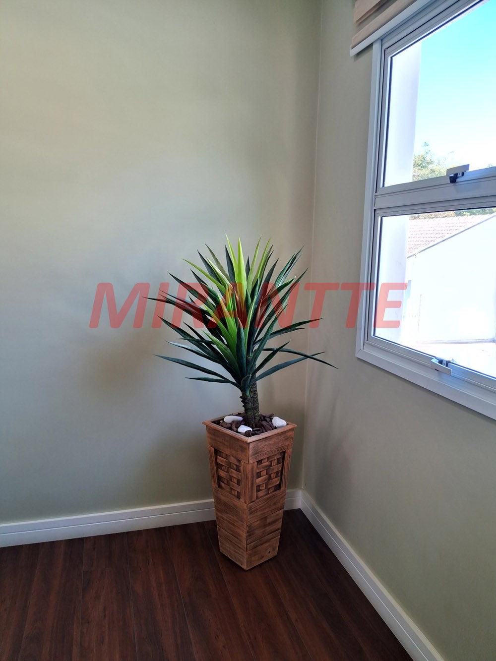 Sobrado de 286m² com 4 quartos em Tremembe