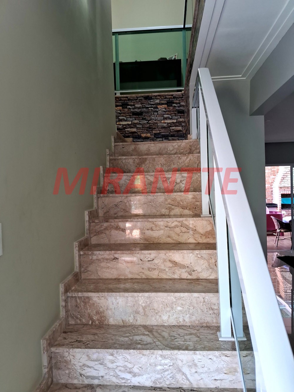 Sobrado de 286m² com 4 quartos em Tremembe