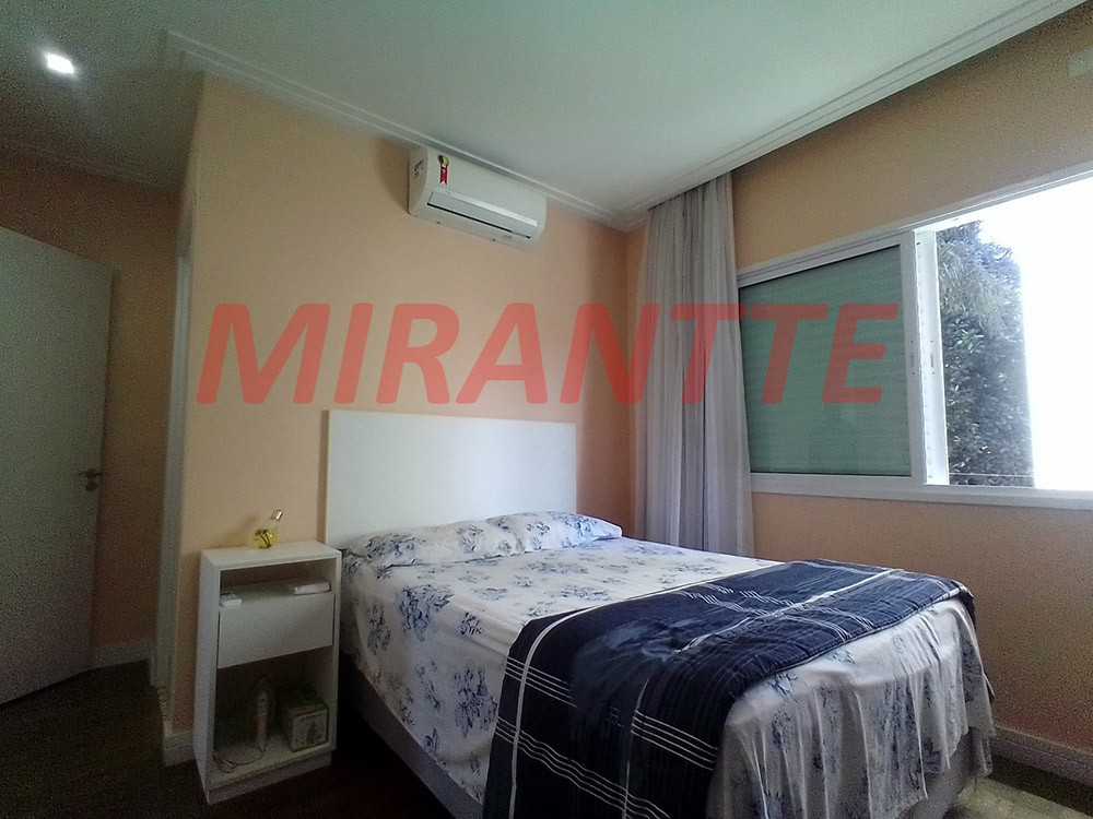Sobrado de 286m² com 4 quartos em Tremembe