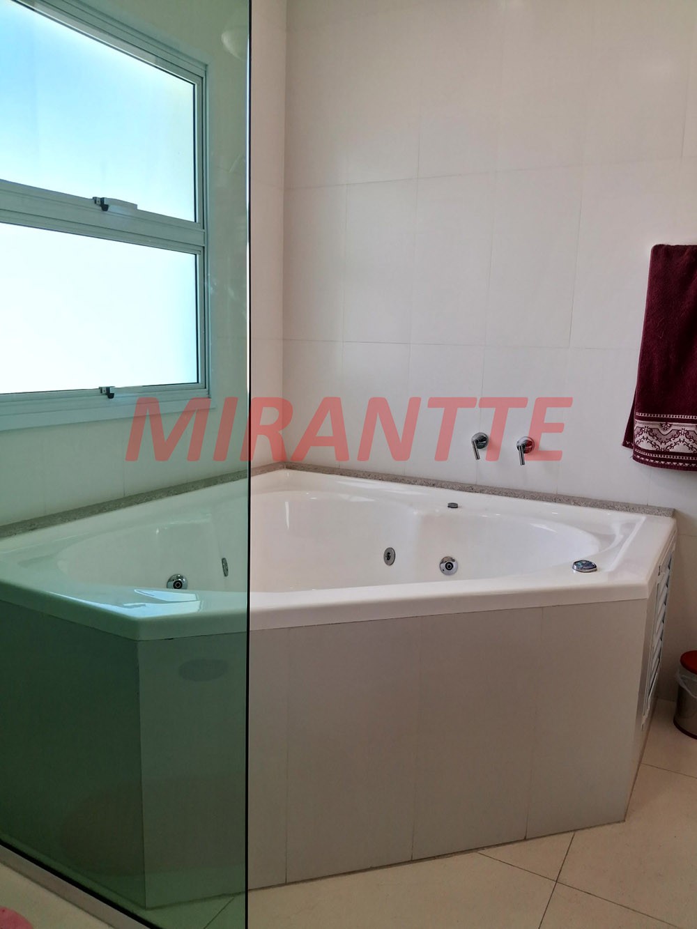 Sobrado de 286m² com 4 quartos em Tremembe