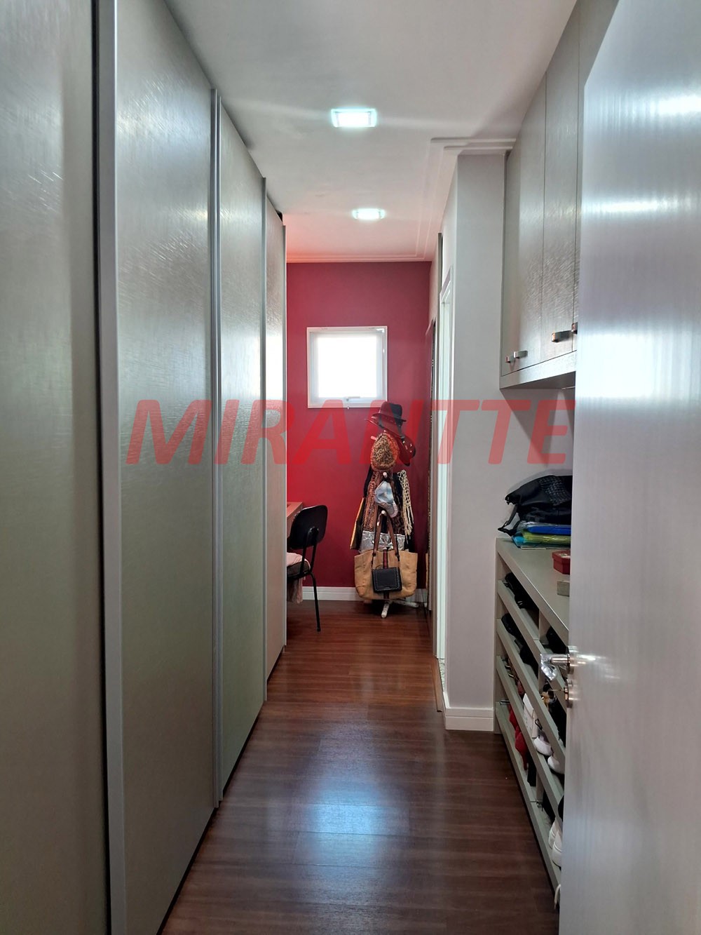 Sobrado de 286m² com 4 quartos em Tremembe