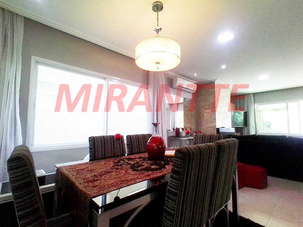Sobrado de 286m² com 4 quartos em Tremembe