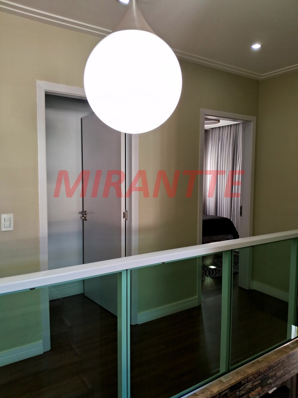 Sobrado de 286m² com 4 quartos em Tremembe