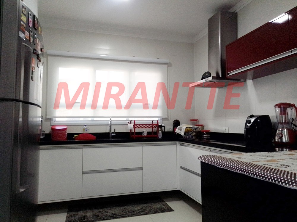 Sobrado de 286m² com 4 quartos em Tremembe