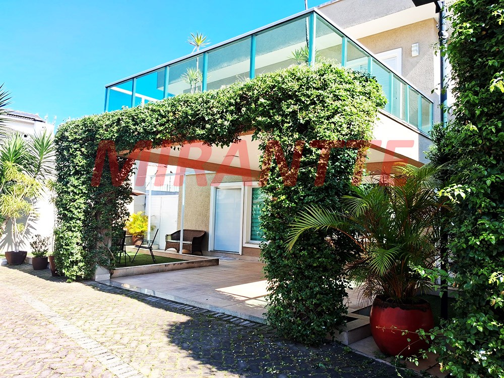 Sobrado de 286m² com 4 quartos em Tremembe