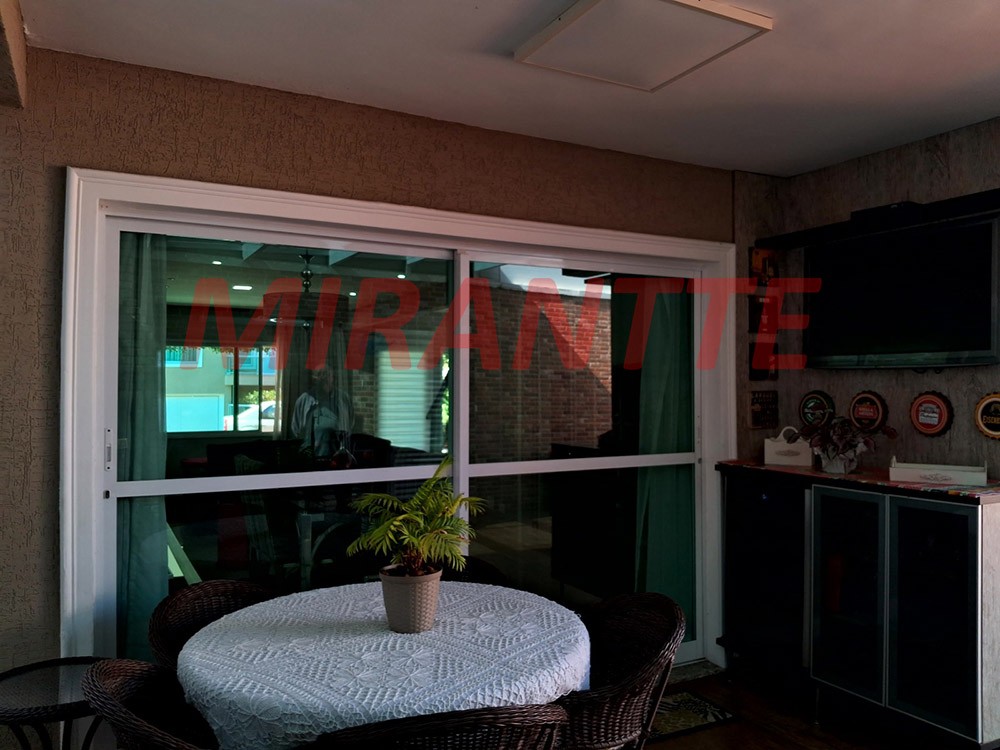 Sobrado de 286m² com 4 quartos em Tremembe