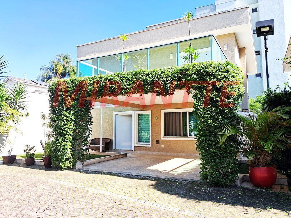 Sobrado de 286m² com 4 quartos em Tremembe