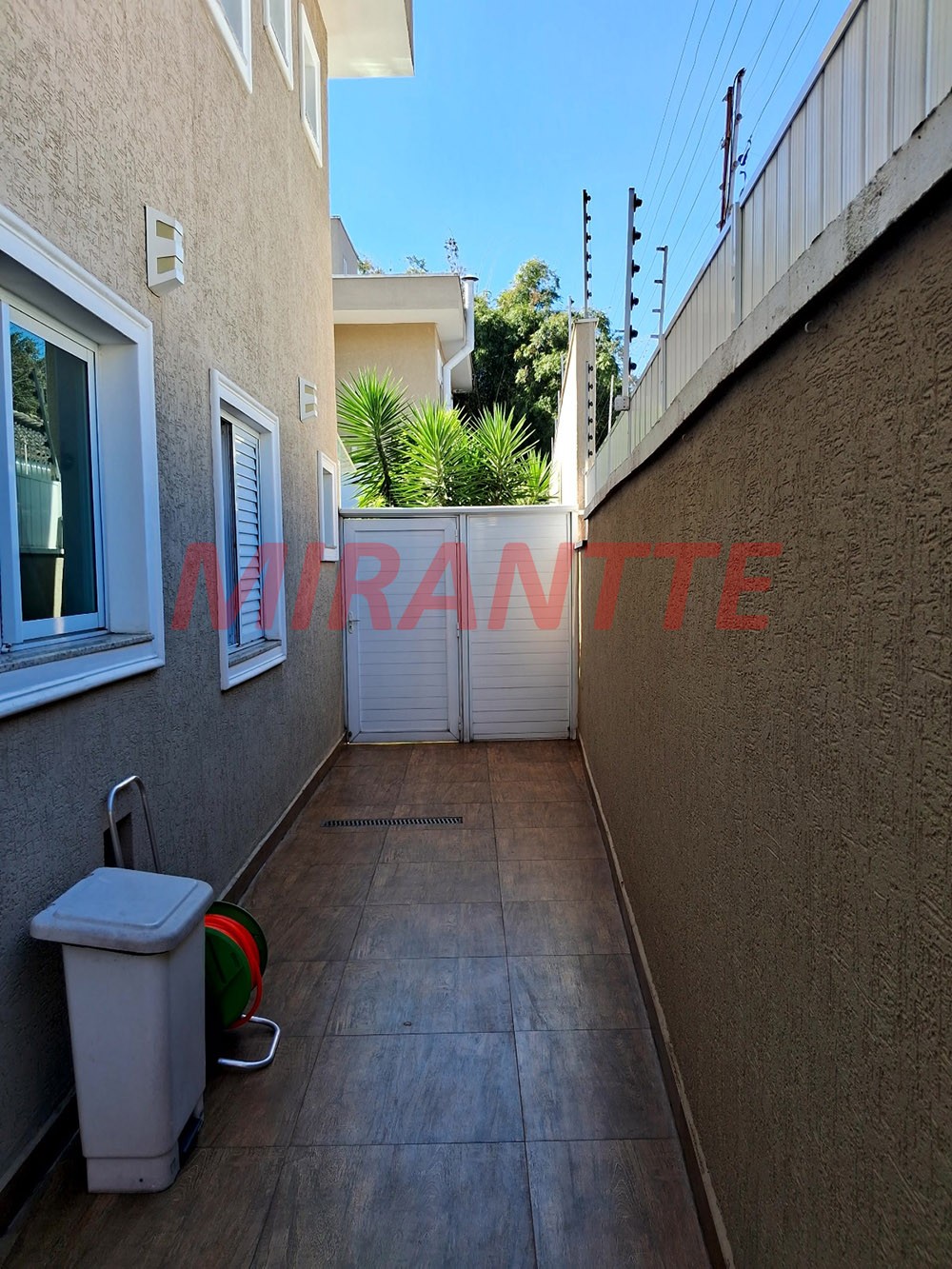 Sobrado de 286m² com 4 quartos em Tremembe