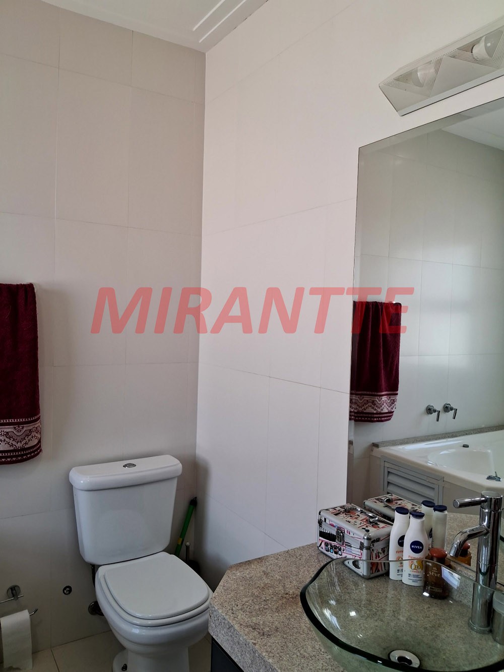 Sobrado de 286m² com 4 quartos em Tremembe