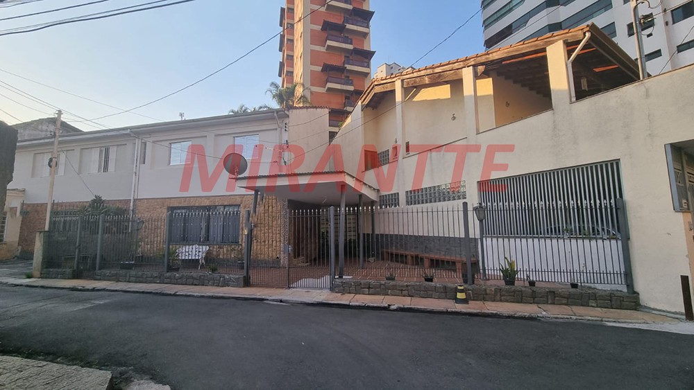 Sobrado de 200m² com 3 quartos em Água Fria