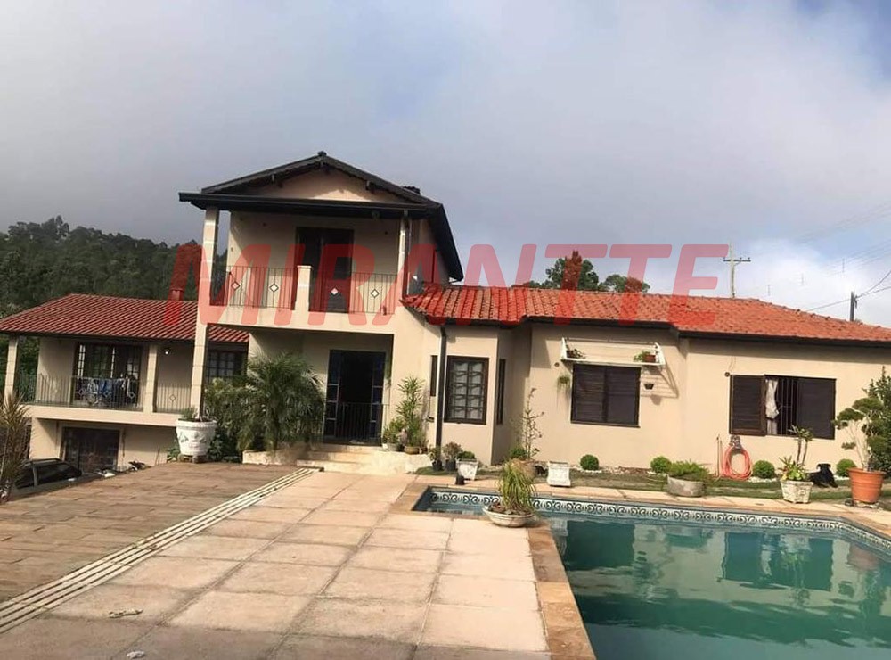 Sobrado de 600m² com 3 quartos em Terra Preta