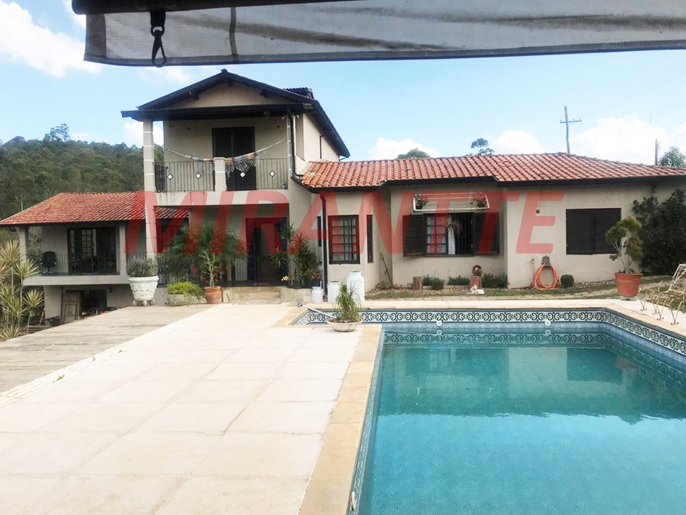 Sobrado de 600m² com 3 quartos em Terra Preta