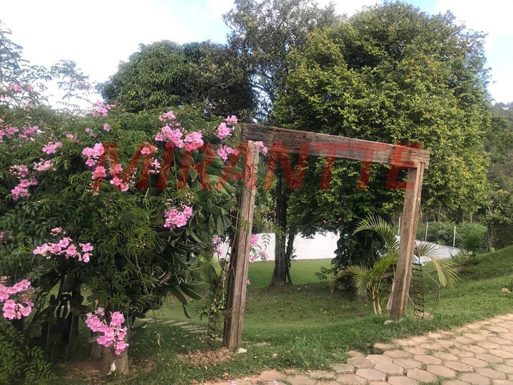 Sobrado de 600m² com 3 quartos em Terra Preta