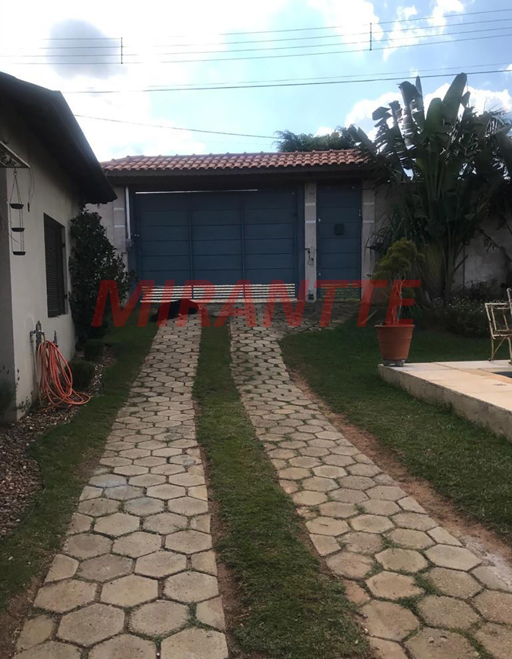 Sobrado de 600m² com 3 quartos em Terra Preta