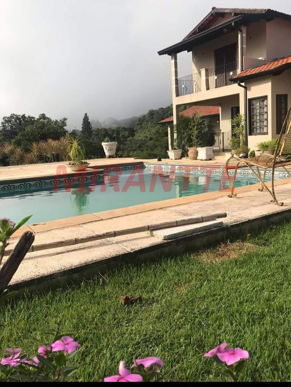 Sobrado de 600m² com 3 quartos em Terra Preta