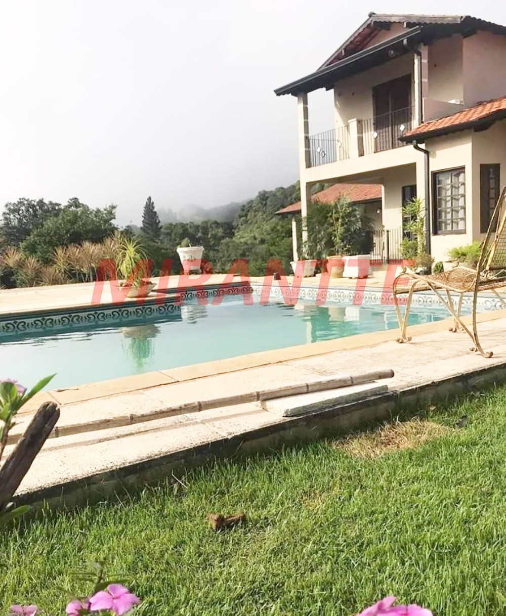 Sobrado de 600m² com 3 quartos em Terra Preta