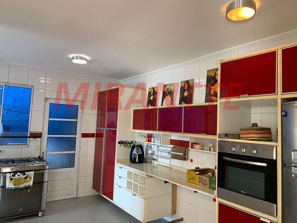 Sobrado de 215m² com 4 quartos em Serra Da Cantareira