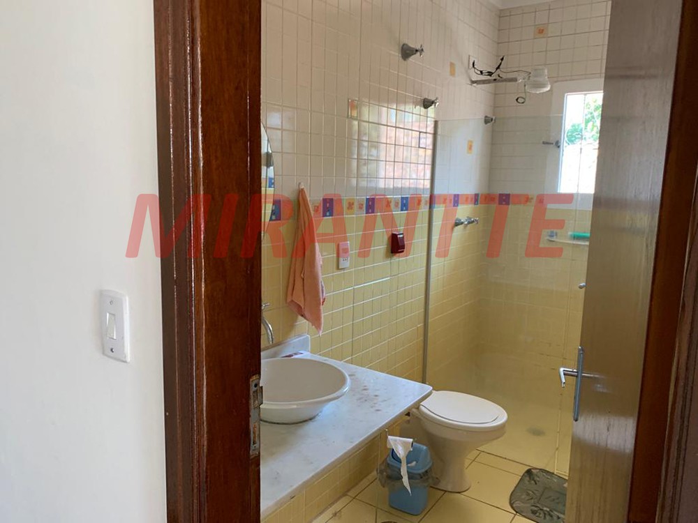 Sobrado de 215m² com 4 quartos em Serra Da Cantareira