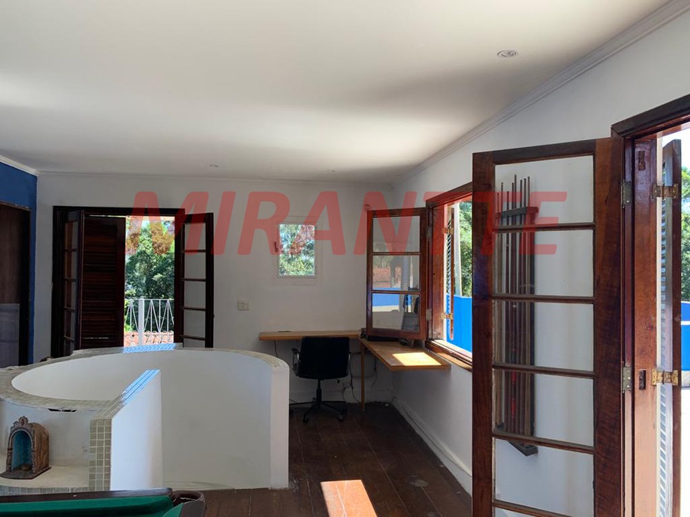 Sobrado de 215m² com 4 quartos em Serra Da Cantareira