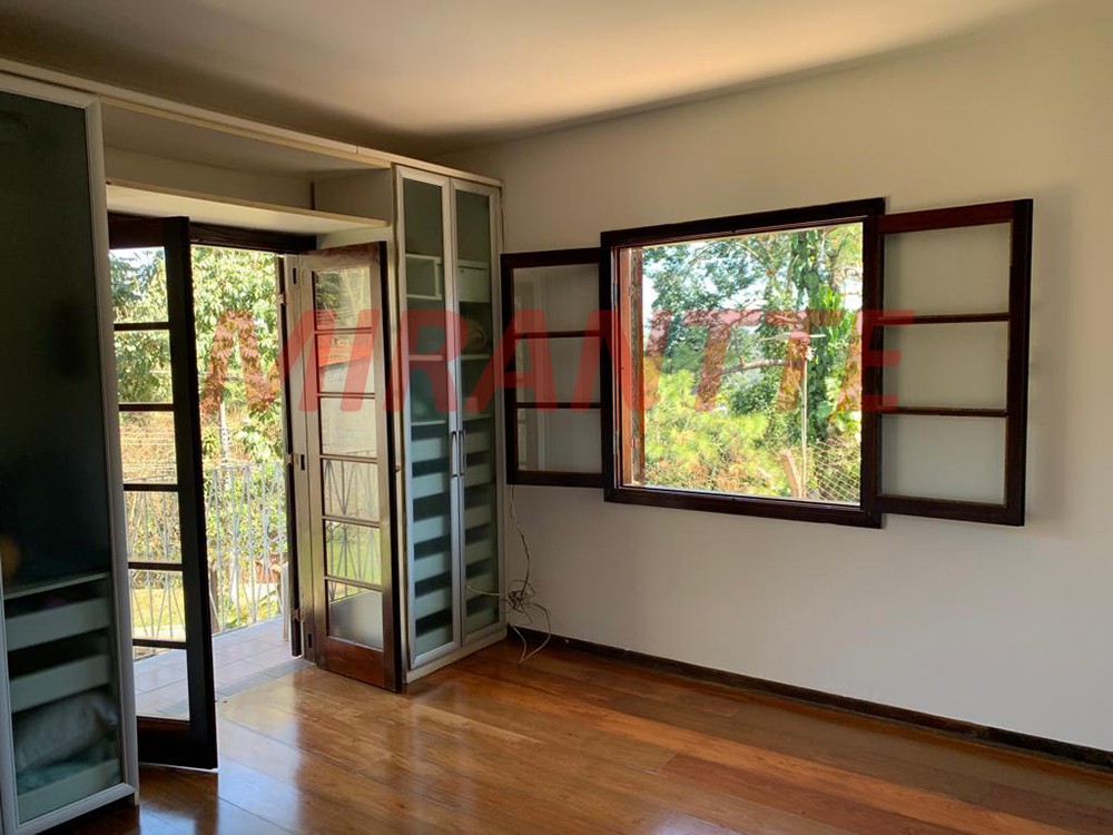 Sobrado de 215m² com 4 quartos em Serra Da Cantareira