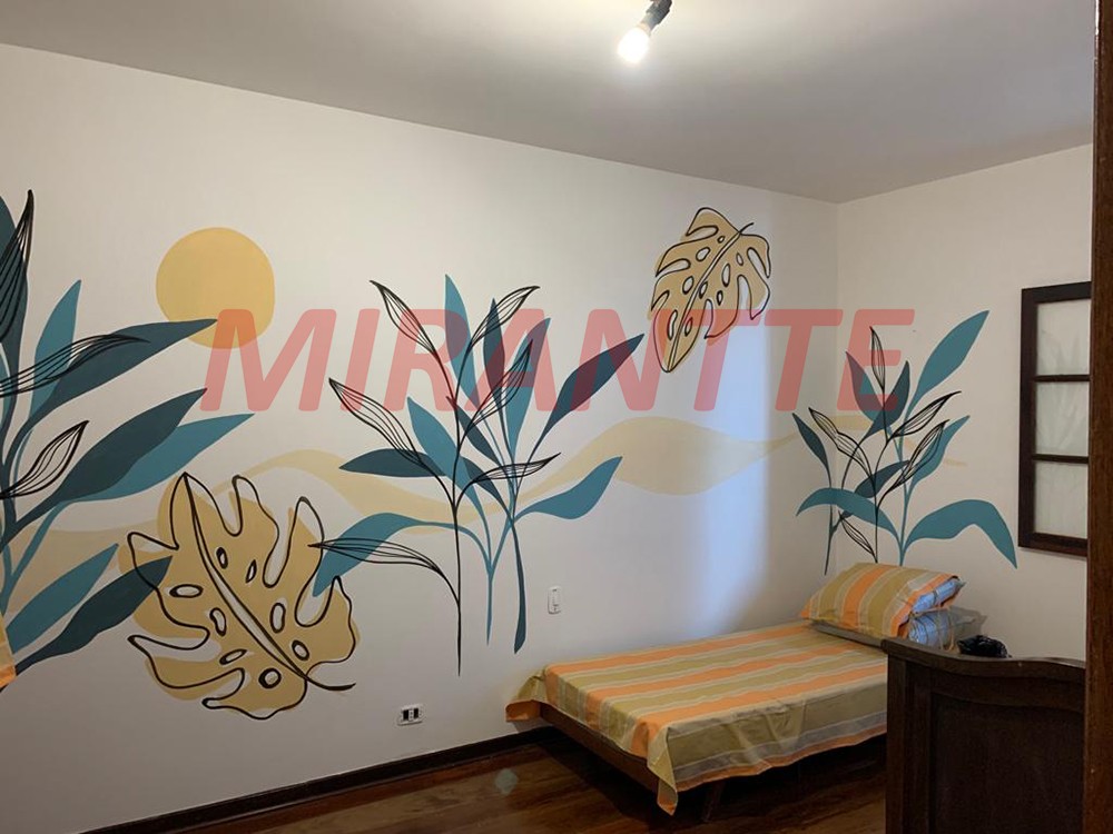 Sobrado de 215m² com 4 quartos em Serra Da Cantareira