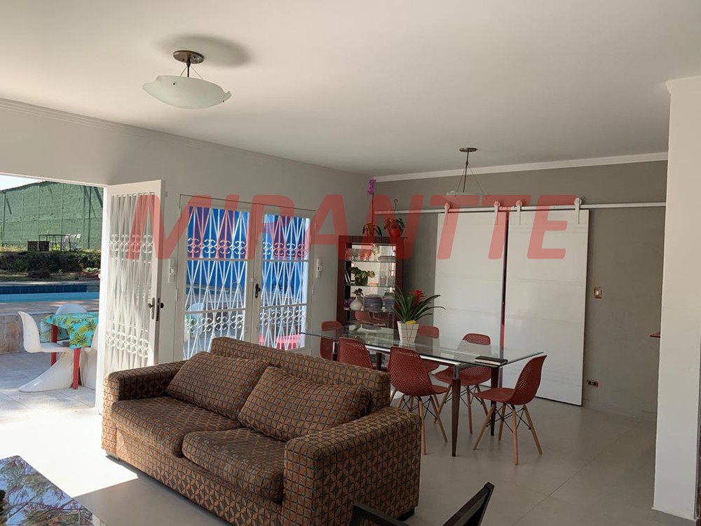 Sobrado de 215m² com 4 quartos em Serra Da Cantareira