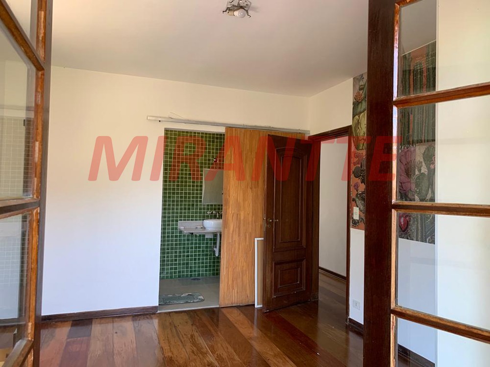 Sobrado de 215m² com 4 quartos em Serra Da Cantareira