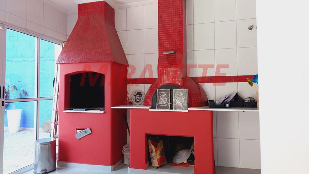 Sobrado de 215m² com 4 quartos em Serra Da Cantareira