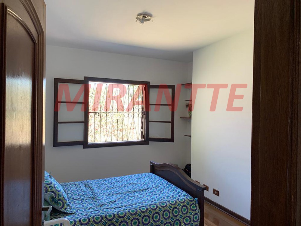 Sobrado de 215m² com 4 quartos em Serra Da Cantareira