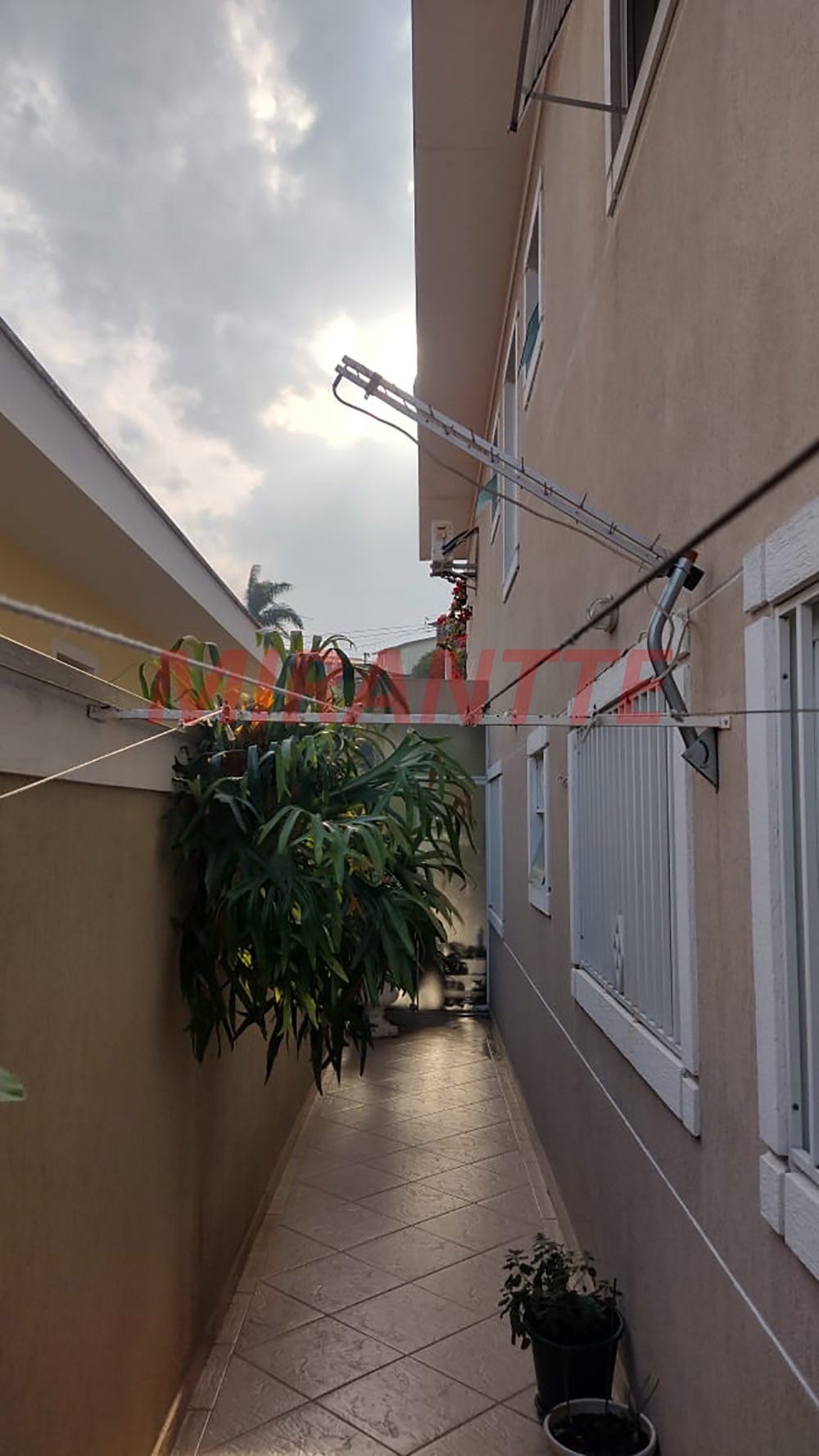 Sobrado de 200m² com 3 quartos em Vila Nivi