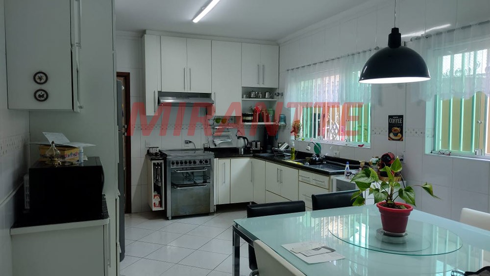 Sobrado de 200m² com 3 quartos em Vila Nivi