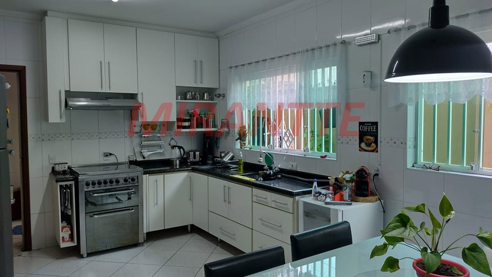 Sobrado de 200m² com 3 quartos em Vila Nivi