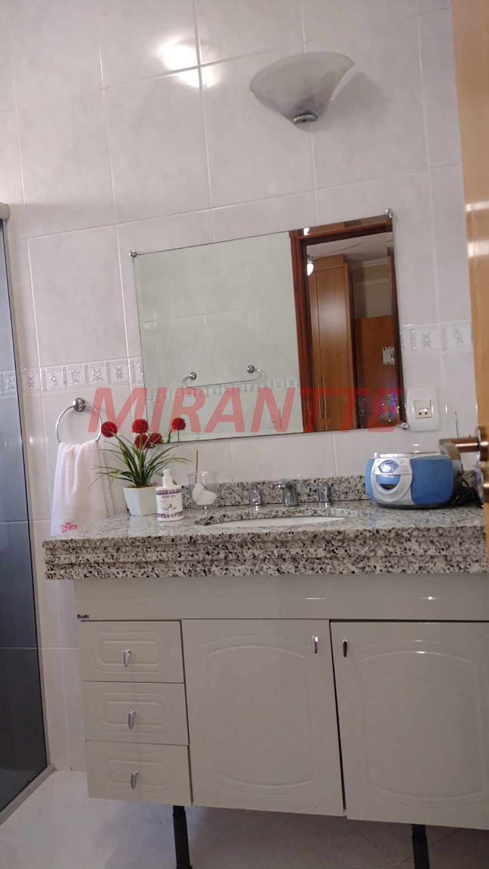 Sobrado de 200m² com 3 quartos em Vila Nivi