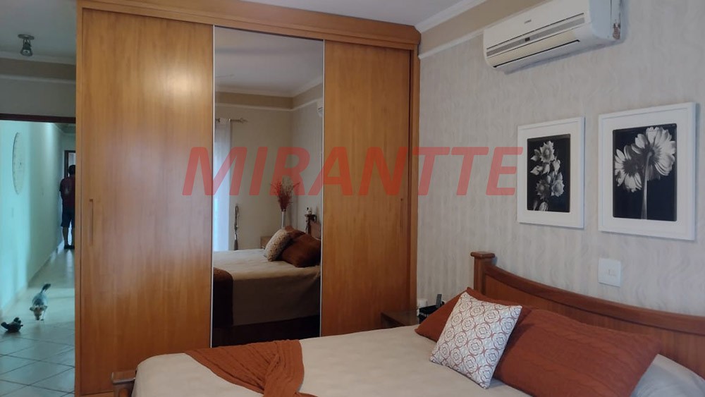 Sobrado de 200m² com 3 quartos em Vila Nivi
